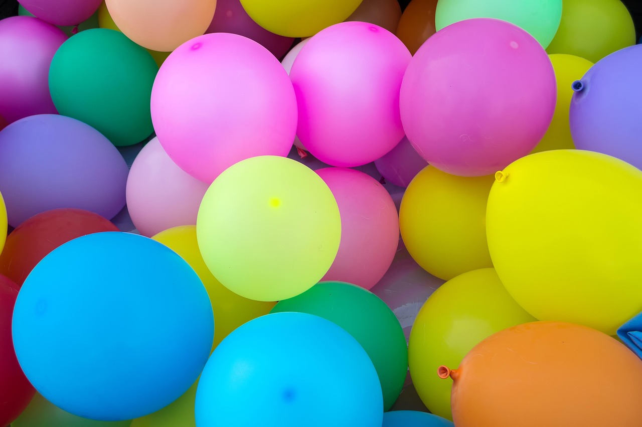 Baloes coloridos para decoracao economica de festa infantil